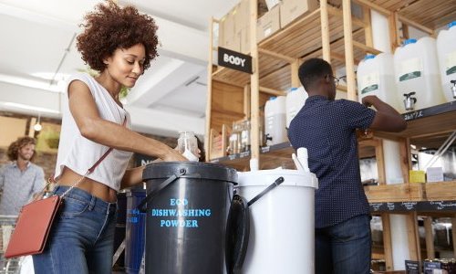 Zéro-déchet : La beauté s'emballe pour le vrac et la recharge