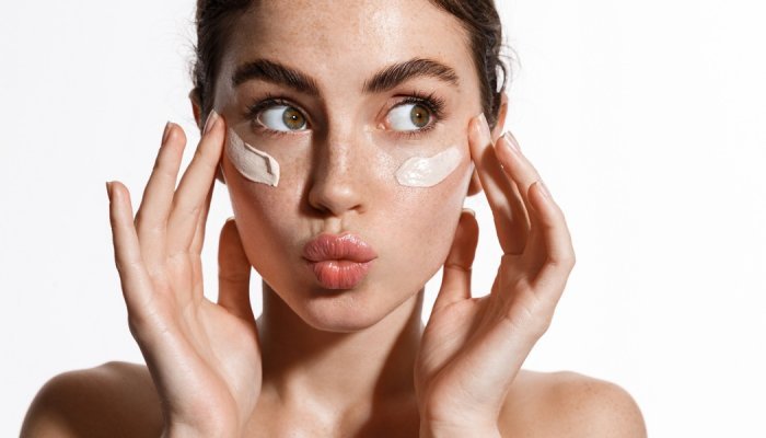 Biotulin fait le buzz avec son « botox naturel » à base d'Acmella Oleracea
