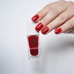 La startup française Orijinal propose une réutilisation à l'infini des flacons de vernis à ongles