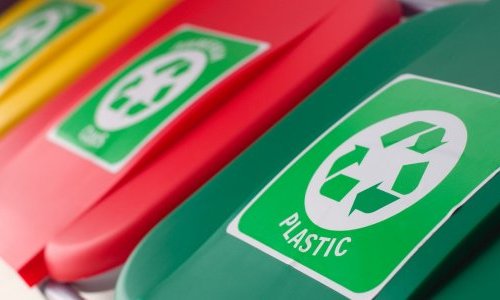 Taxer ou interdire : contre les déchets plastiques les États tâtonnent