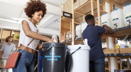 Zéro-déchet : La beauté s'emballe pour le vrac et la recharge