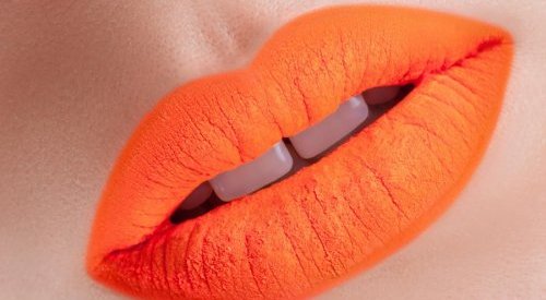 Maquillage : Le retour du rouge à lèvres se fera-t-il en orange ?