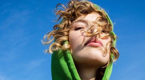 L'ère de la fluidité : Cinq prédictions sur la beauté en 2022 et au-delà